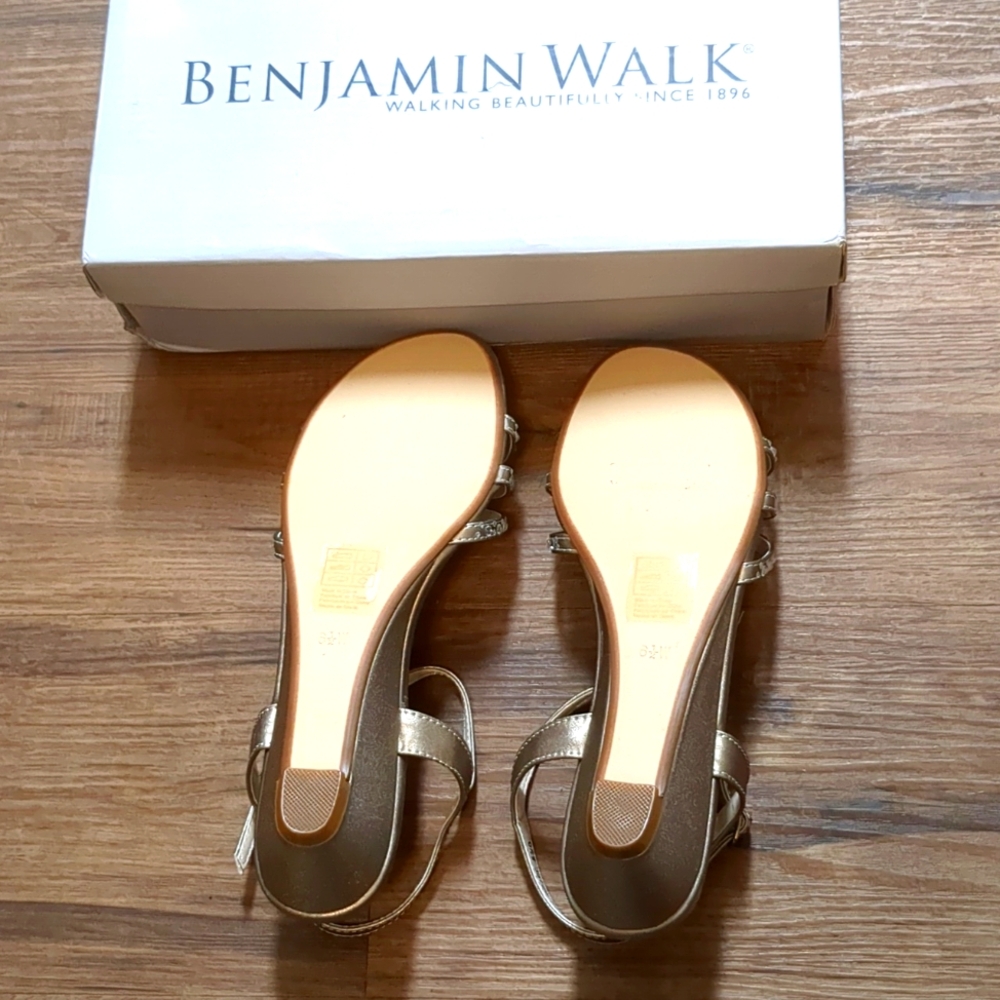 New, Benjamin Walk Sandals - Picture 4 of 7